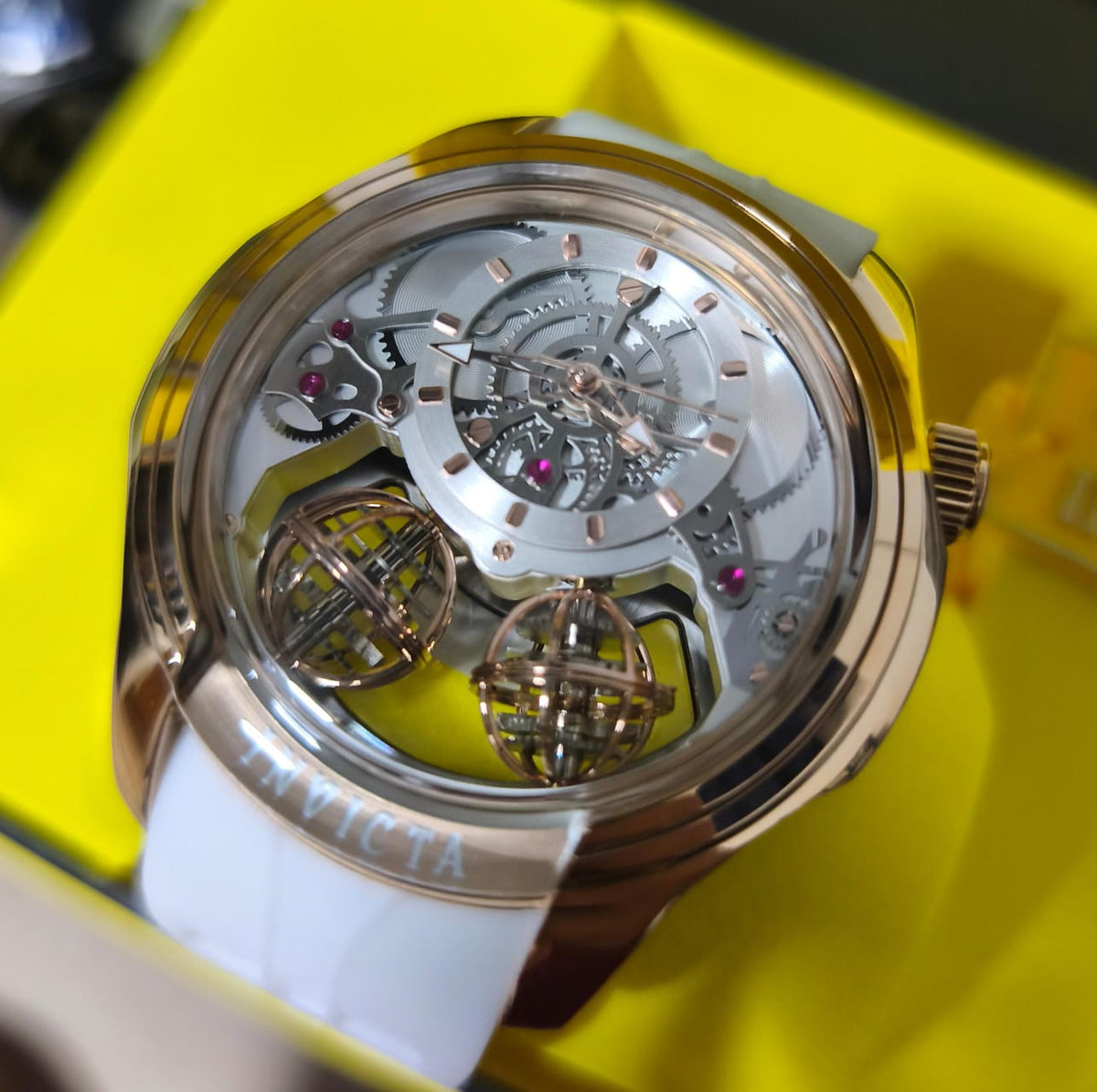 Invicta Twin Axis Modelo 47376